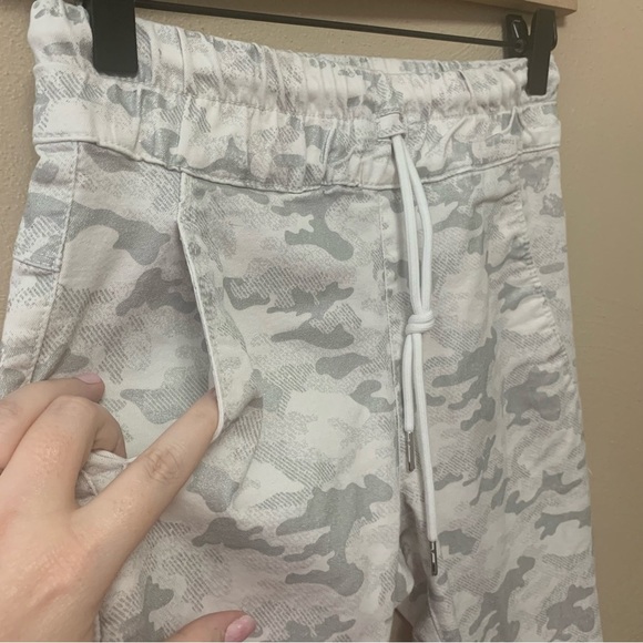 Bevy Flog Shely Jogger White Gray Silver Camo Size 24 - Picture 5 of 13